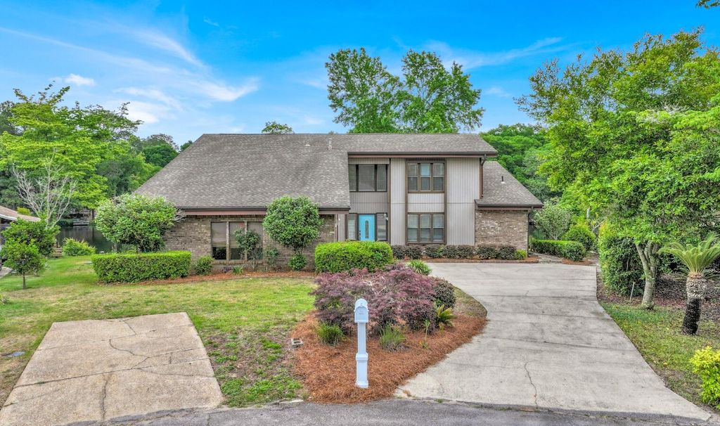 645 Carr Drive, Niceville, FL 32578