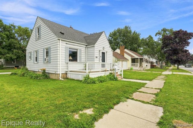 304 16th Street, Port Huron, MI 48060