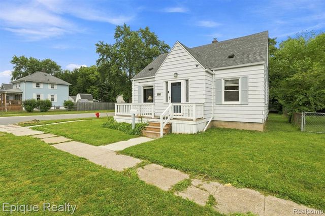 304 16th Street, Port Huron, MI 48060