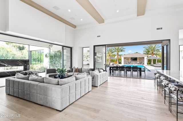 6830 E HUMMINGBIRD Lane, Paradise Valley, AZ 85253