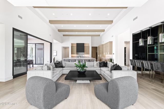 6830 E HUMMINGBIRD Lane, Paradise Valley, AZ 85253