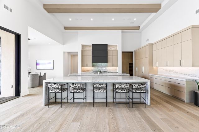 6830 E HUMMINGBIRD Lane, Paradise Valley, AZ 85253