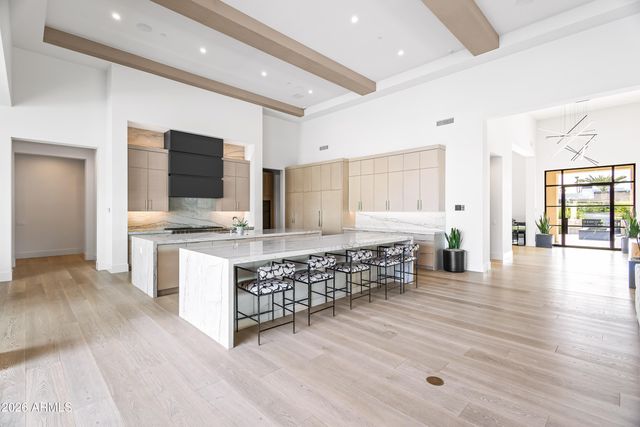 6830 E HUMMINGBIRD Lane, Paradise Valley, AZ 85253