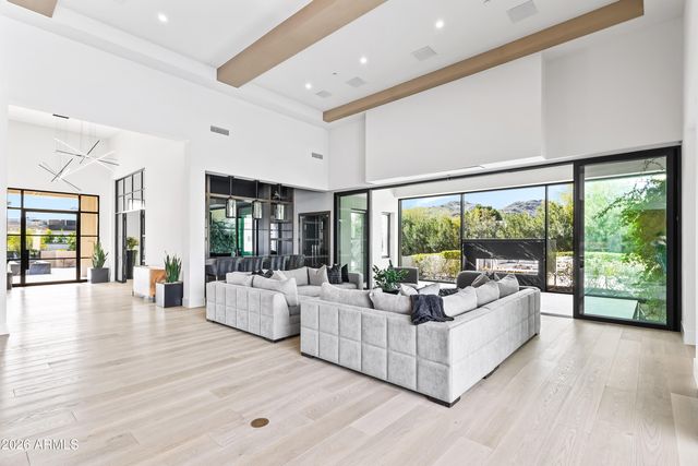 6830 E HUMMINGBIRD Lane, Paradise Valley, AZ 85253