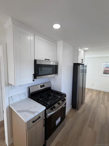 698 J St, Chula Vista, CA 91910