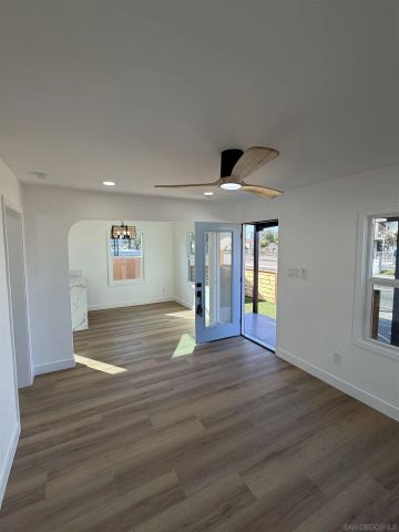 698 J St, Chula Vista, CA 91910