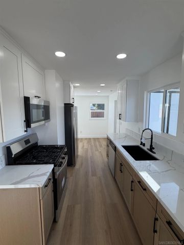 698 J St, Chula Vista, CA 91910