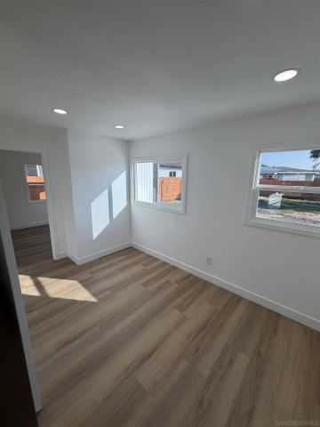 698 J St, Chula Vista, CA 91910