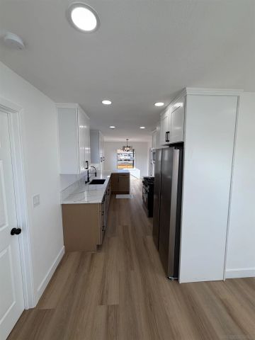 698 J St, Chula Vista, CA 91910