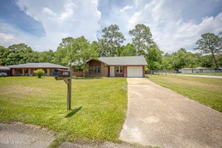 1520 Kingfisher Drive, Gautier, MS 39553