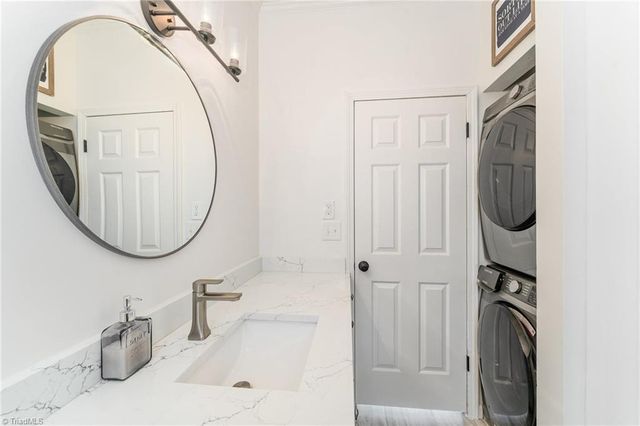 102 Scenic View Lane, New London, NC 28127
