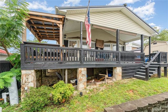 102 Scenic View Lane, New London, NC 28127