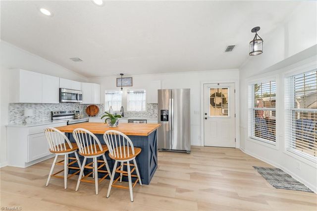 102 Scenic View Lane, New London, NC 28127