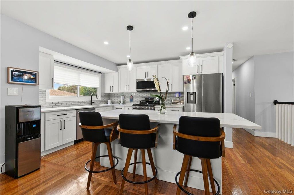 187 Catherine Street, Westbury, NY 11590 — photo 4