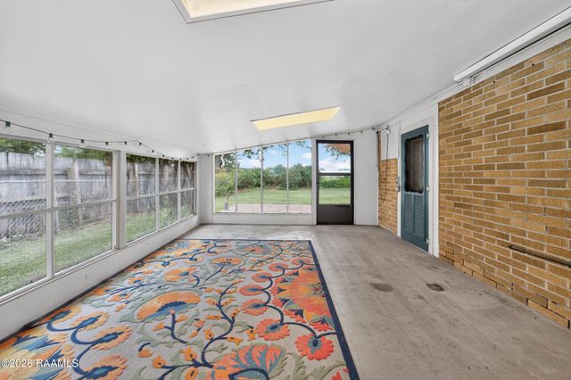 207 Belle Homme Drive, Lafayette, LA 70506