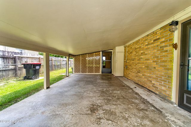 207 Belle Homme Drive, Lafayette, LA 70506