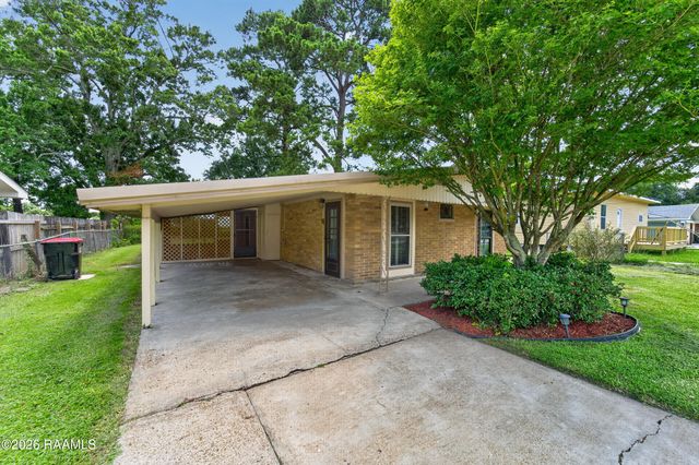 207 Belle Homme Drive, Lafayette, LA 70506