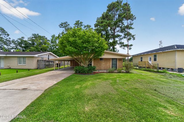 207 Belle Homme Drive, Lafayette, LA 70506