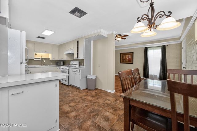 207 Belle Homme Drive, Lafayette, LA 70506