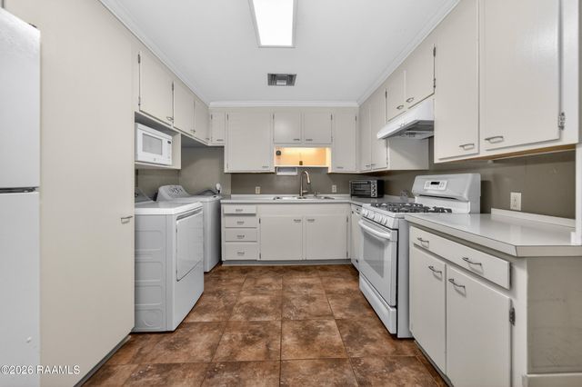 207 Belle Homme Drive, Lafayette, LA 70506