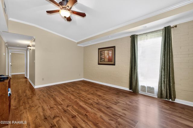 207 Belle Homme Drive, Lafayette, LA 70506