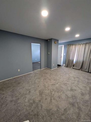 154 Ladd Road, Walled Lake, MI 48390