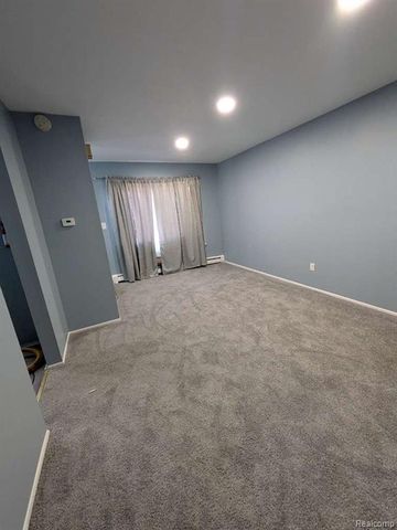 154 Ladd Road, Walled Lake, MI 48390