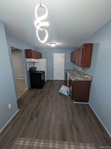 154 Ladd Road, Walled Lake, MI 48390