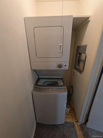 154 Ladd Road, Walled Lake, MI 48390