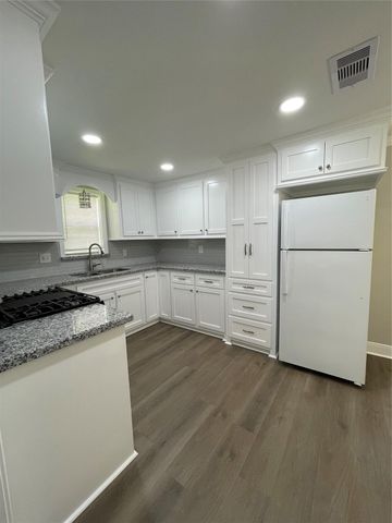 309 Ryan Street, Angleton, TX 77515