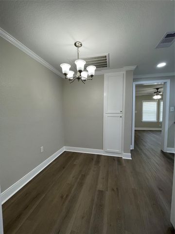 309 Ryan Street, Angleton, TX 77515