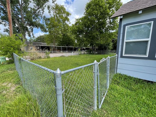 309 Ryan Street, Angleton, TX 77515