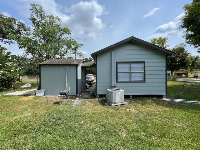 309 Ryan Street, Angleton, TX 77515