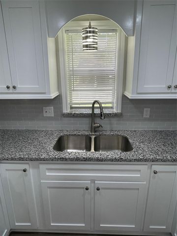 309 Ryan Street, Angleton, TX 77515