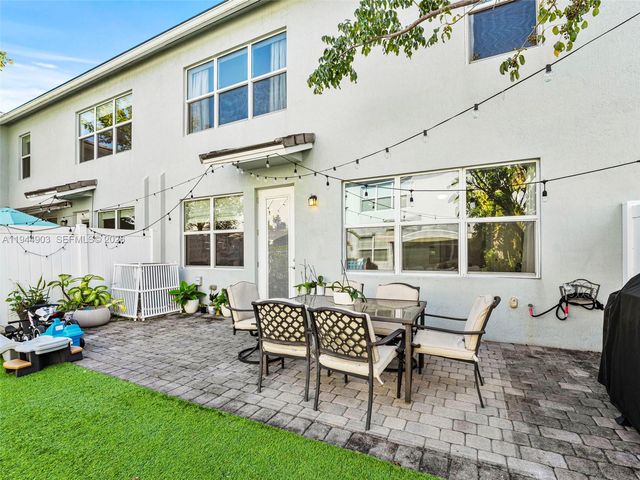 3953 Black Olive Lane, Hollywood, FL 33021