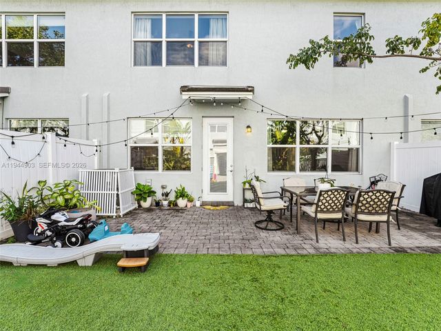 3953 Black Olive Lane, Hollywood, FL 33021