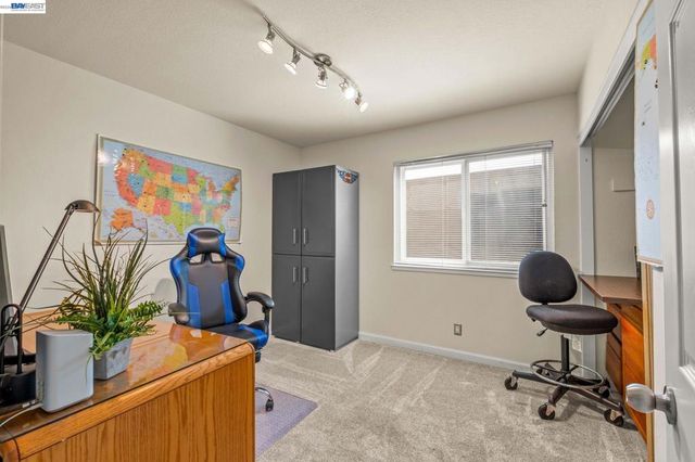 439 439 Hummingbird Ln, Livermore, CA 94551