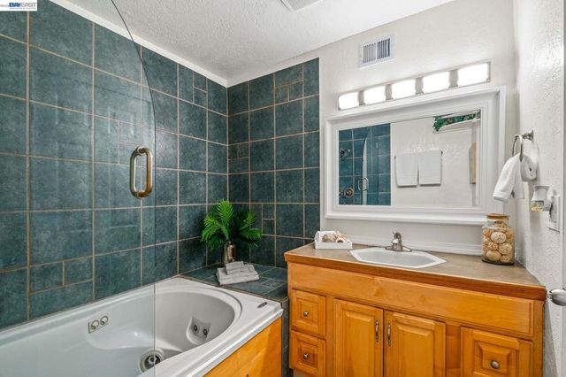 439 439 Hummingbird Ln, Livermore, CA 94551