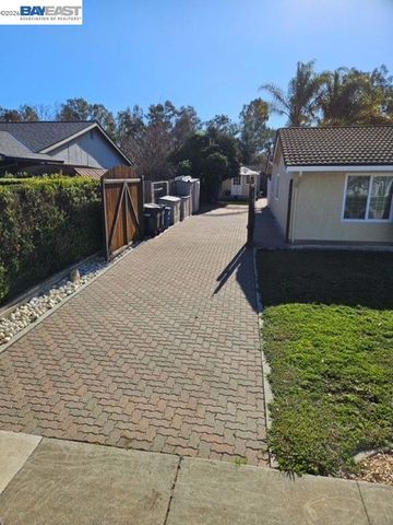 439 439 Hummingbird Ln, Livermore, CA 94551