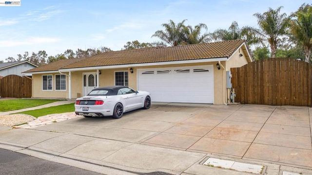 439 439 Hummingbird Ln, Livermore, CA 94551