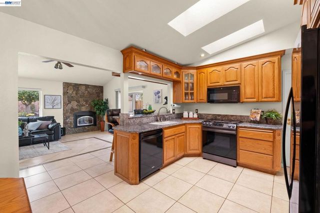 439 439 Hummingbird Ln, Livermore, CA 94551
