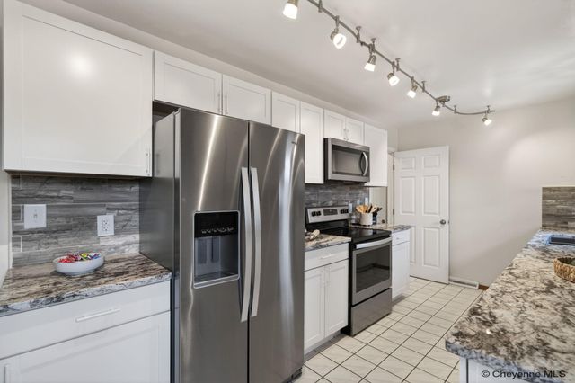 603 BALDWIN DR, Cheyenne, WY 82009