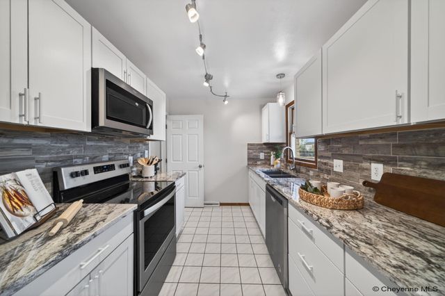 603 BALDWIN DR, Cheyenne, WY 82009