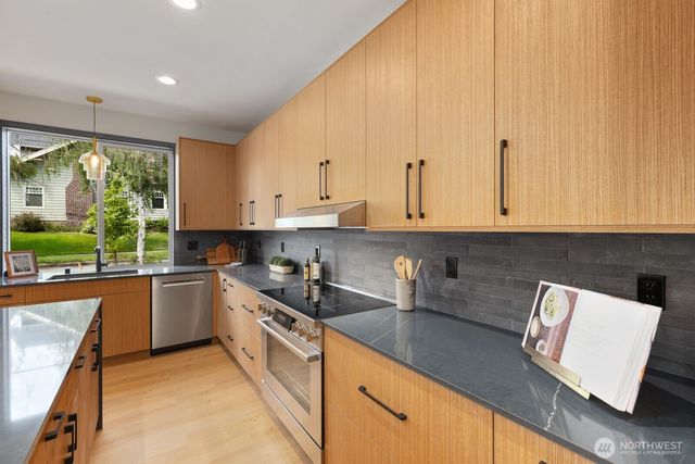 3305 S Hanford Street, Seattle, WA 98144