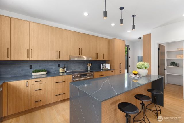 3305 S Hanford Street, Seattle, WA 98144