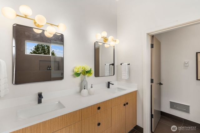 3305 S Hanford Street, Seattle, WA 98144