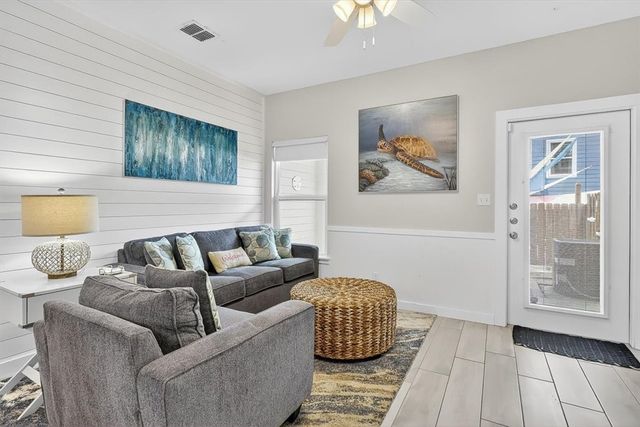 1813 S 11th St 102, Port Aransas, TX 78373