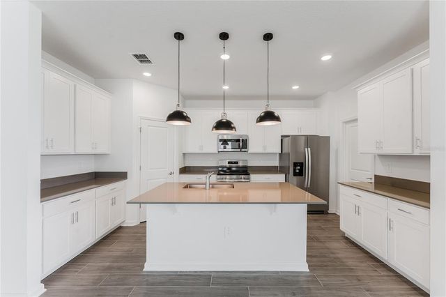 2862 ARMSTRONG AVENUE, Clermont, FL 34714