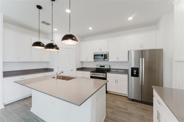 2862 ARMSTRONG AVENUE, Clermont, FL 34714