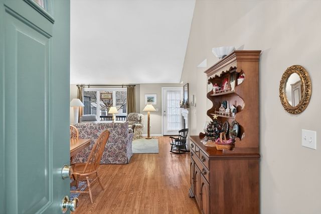 18 Windward St 18, Mashpee, MA 02649